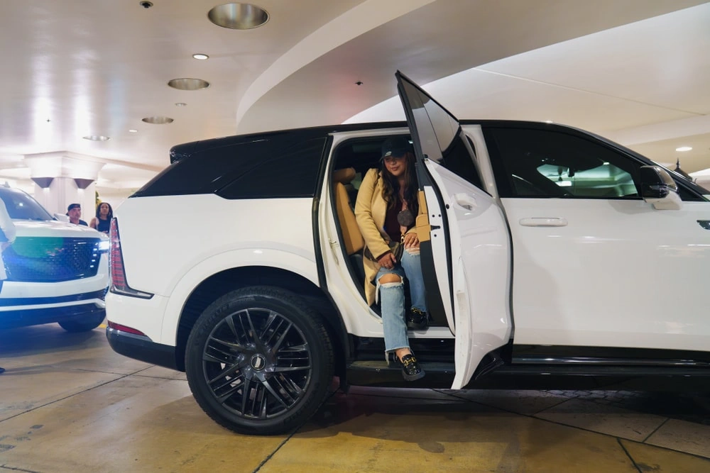 Private SUV tour in Hollywood with guests enjoying a luxury sightseeing experience across Los Angeles attractions